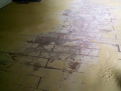 Le parquet sous la moquette