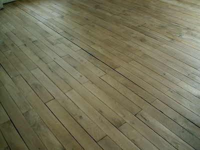 Le parquet ponc� pr�t a �tre vitrifi�